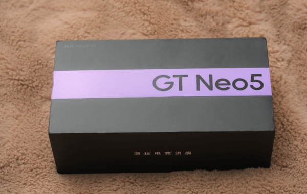 Trên tay Realme GT Neo 5 5G 150W phiên bản màu tím thơ mộng