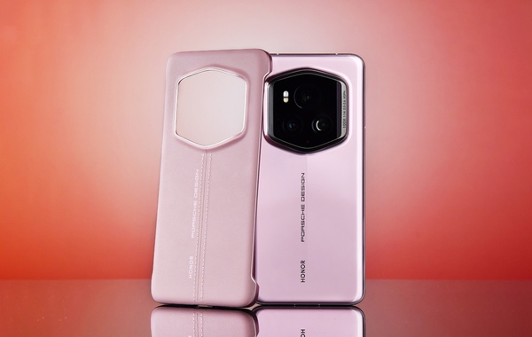 Cận cảnh điện thoại Porsche màu hồng siêu cá tính: Thiết kế đẳng cấp, iPhone 15 Pro Max không có tuổi