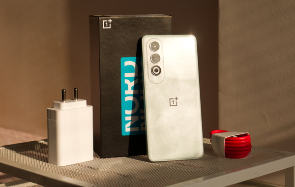 Trên tay OnePlus Nord CE4: Thiết kế đẹp mắt, chip Snapdragon 7 Gen 3, pin 5500mAh, giá 7,4 triệu đồng