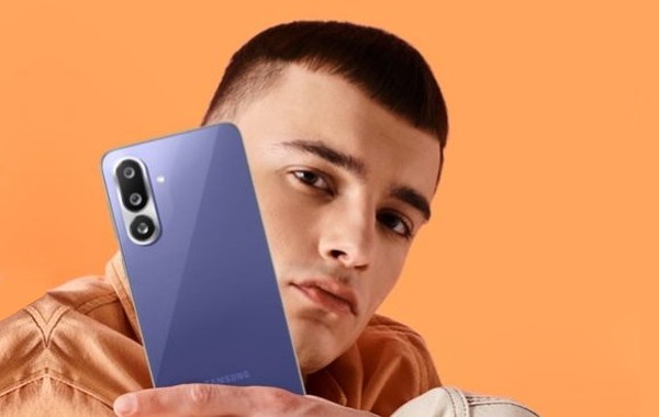 Samsung trình làng smartphone siêu mỏng với pin 'khủng' và cam kết 6 năm cập nhật