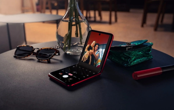 Điện thoại gập Motorola Razr 40: Giá giảm mạnh vẫn ít người mua
