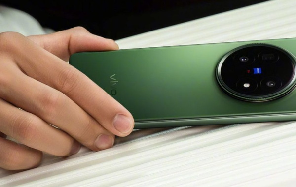 Điện thoại gập của Trung Quốc có thể kết nối với hệ sinh thái Apple