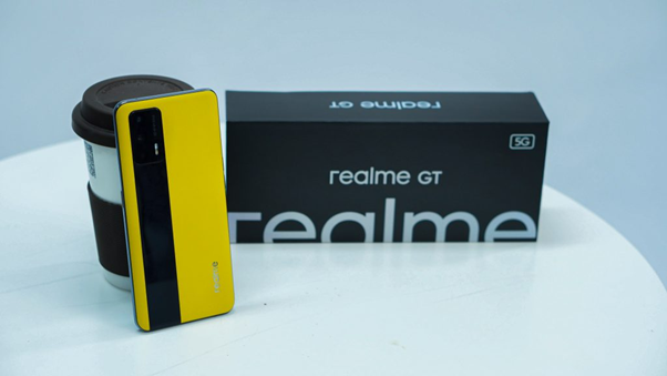 Realme GT 5G mang phong cách thiết kế trẻ trung.