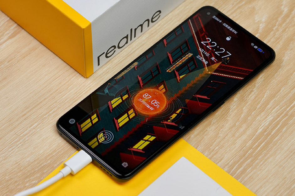 Realme Q5 Pro sở hữu pin dung lượng lớn 5000mAh, sạc nhanh 80W.